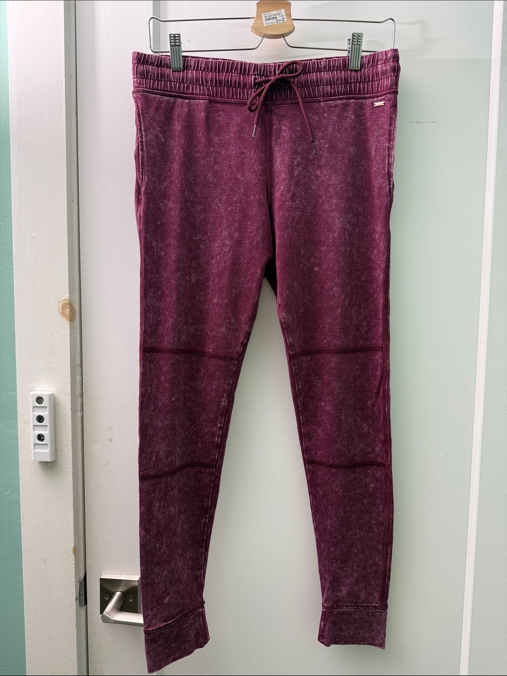 Pink Victoria’s Secret Yoga EUC active leggings in a unique wash